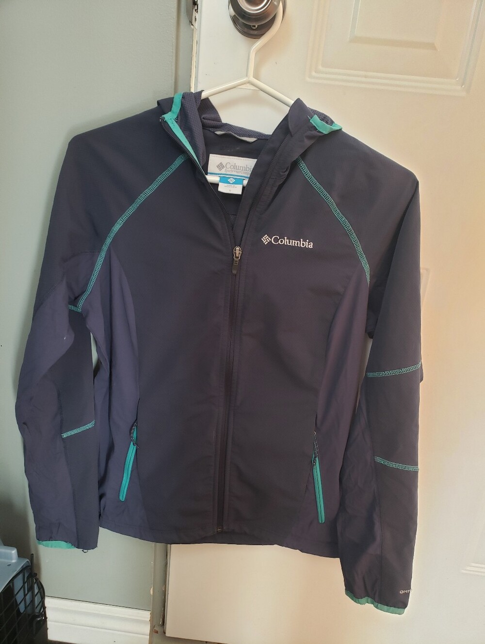 Columbia Navy Hooded Softshell Jacket with Teal Accents
